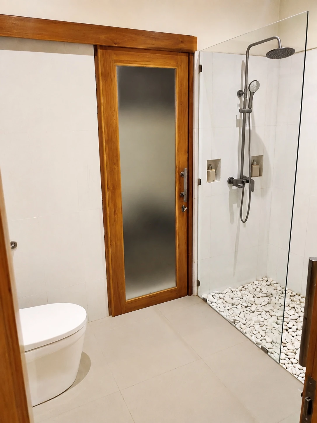 Bathroom at Taraya Lovina Homestay