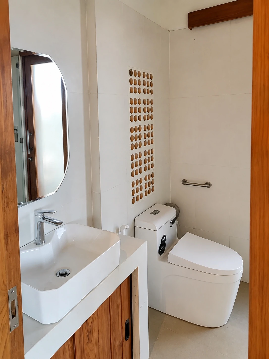 Bathroom at Taraya Lovina Homestay