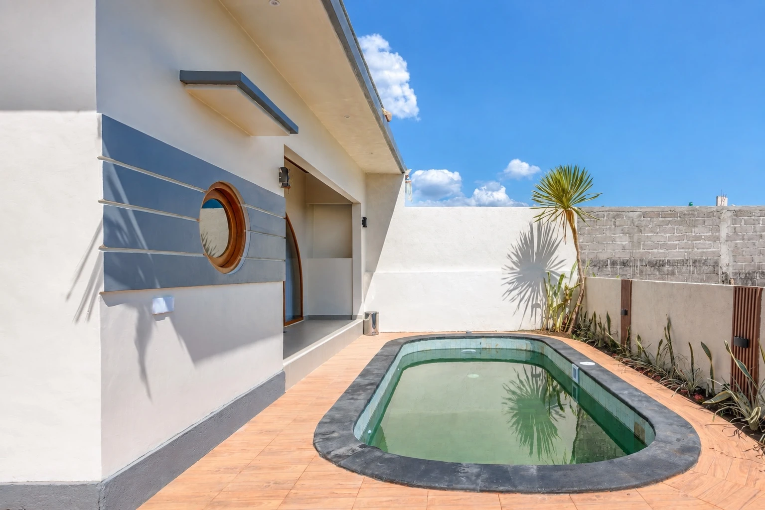 Private Pool Room at Taraya Lovina Homestay