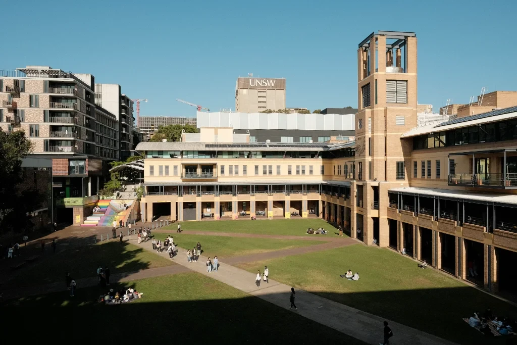 Duis at purus felis. Suspendisse non varius augue.